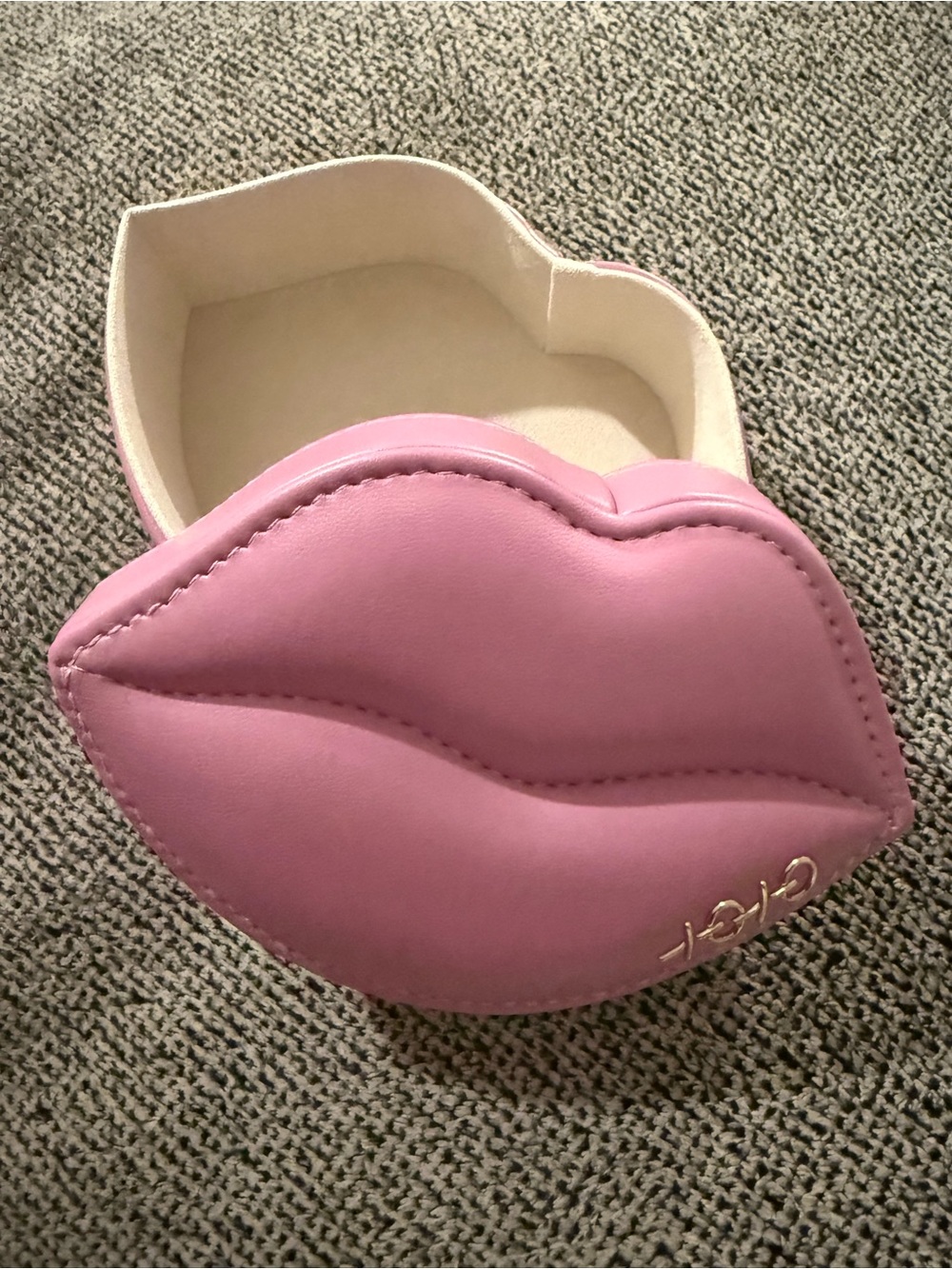 Kendra Scott Kiss-Shaped Pink Jewelry Box